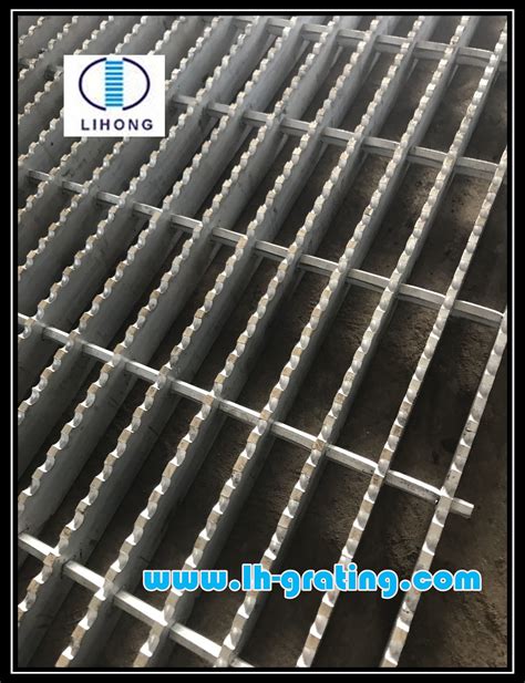 flooring sheet metal|galvanised steel open mesh flooring.